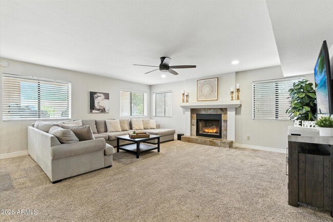 Building Photo - 5851 E Beck Ln