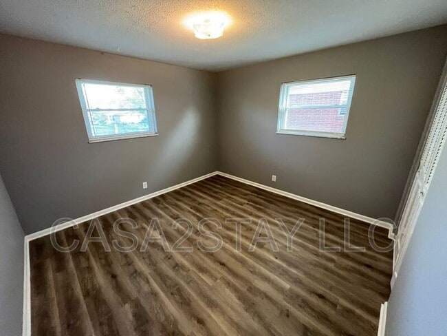 Building Photo - 2219 Rockford Ln