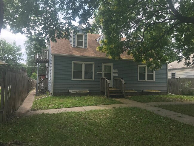 Building Photo - 709 Bluemont Ave