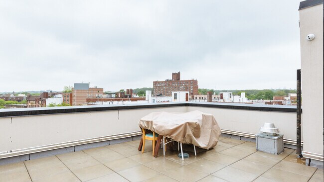 Building Photo - 62 E 21st St