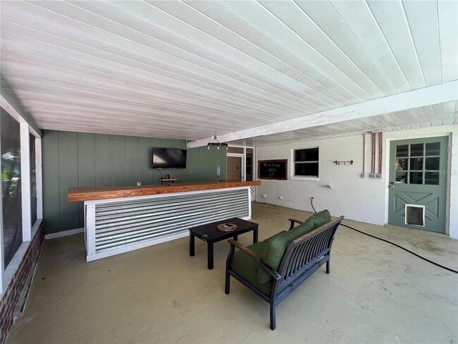 Building Photo - 630 Queens Cir