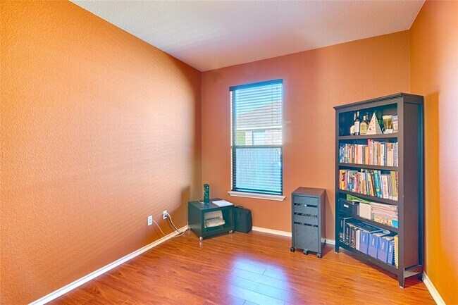 Building Photo - 505 Willow Walk Dr