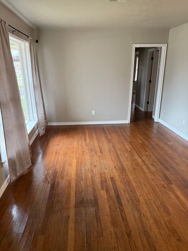 Building Photo - Charming 3-Bedroom Home with Bonus Room – Fully Updated and Move-In Ready!