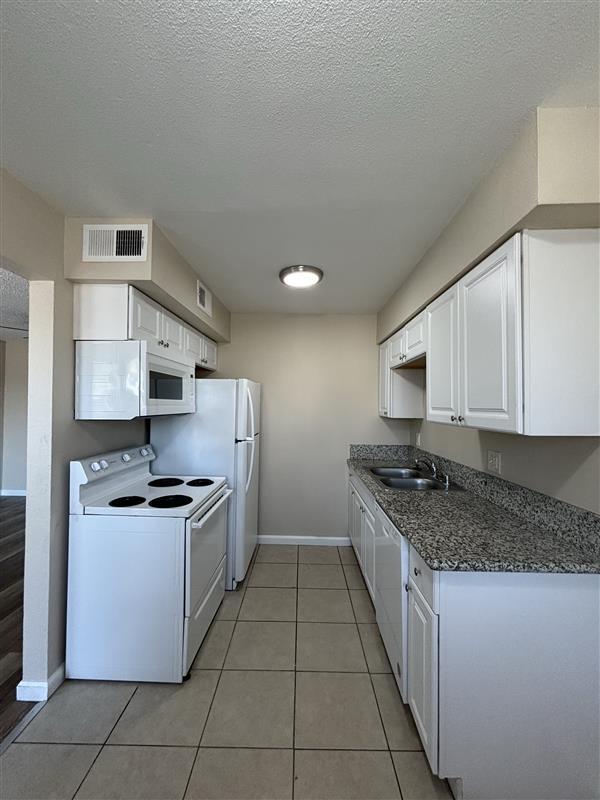 Building Photo - Las Villas Apartments