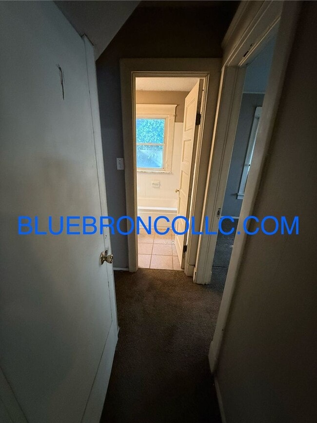 Building Photo - Beautiful house in Kansas City with a lot ...