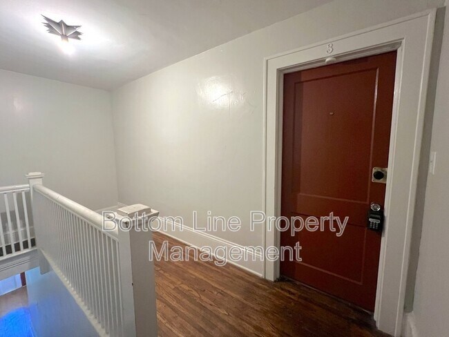 Building Photo - 600 Hawthorne Ln