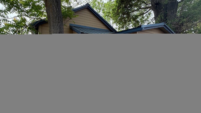 Building Photo - 905 N 2nd St