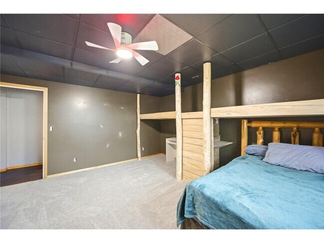 Building Photo - 17079 Paw Print Dr