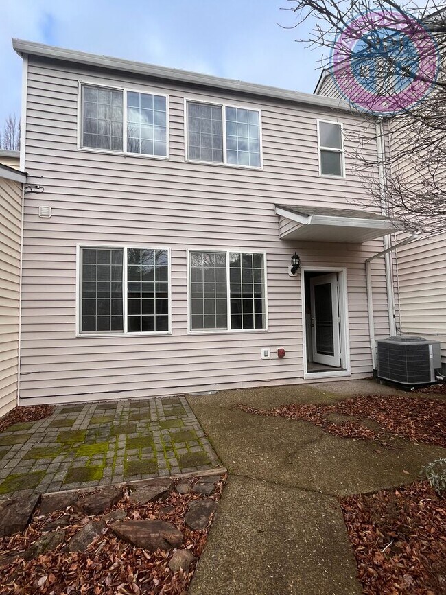 Building Photo - Beautiful Village Townhome!! Double Garage- Great Sunnyside Location!! Pet Friendly Princeton Vil...