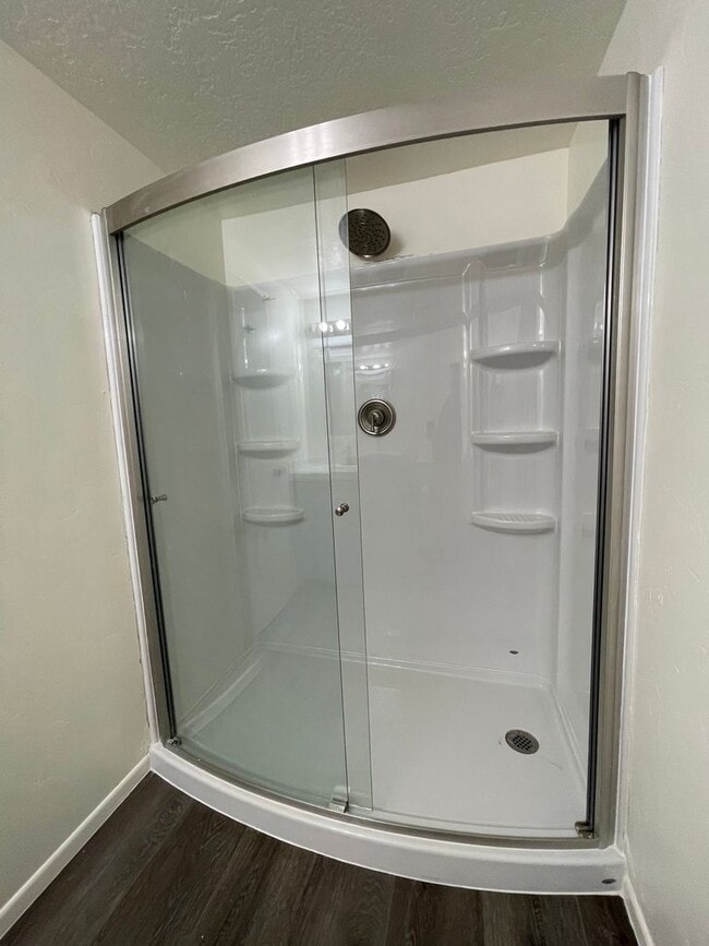 Building Photo - Charming 2 Bed 2 bathroom home with tons of storage space!