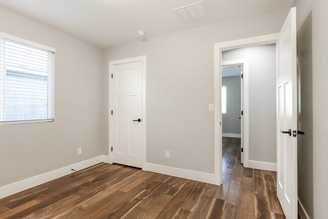 Building Photo - 3862 W Tamarisk St