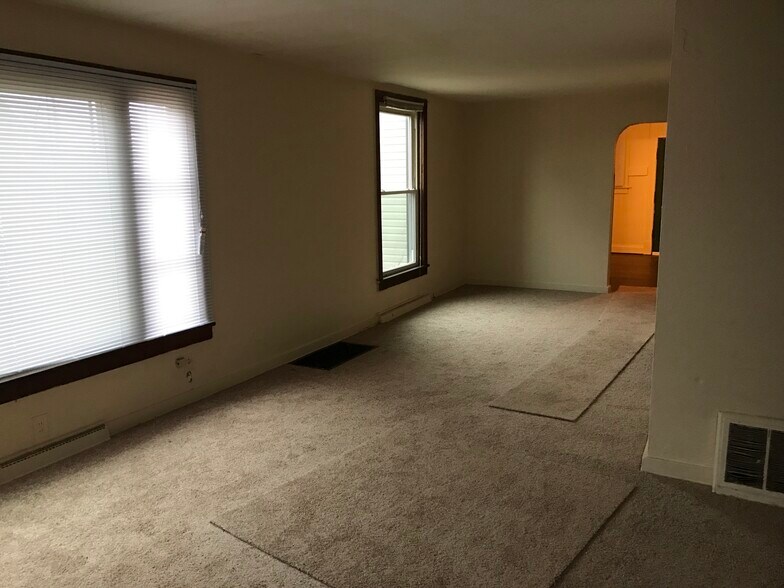 Building Photo - 605 Huffman St