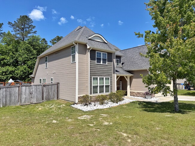 Building Photo - 703 Stagecoach Dr