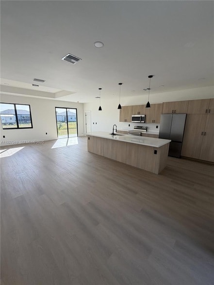 Building Photo - 8033 Oakleaf Cir