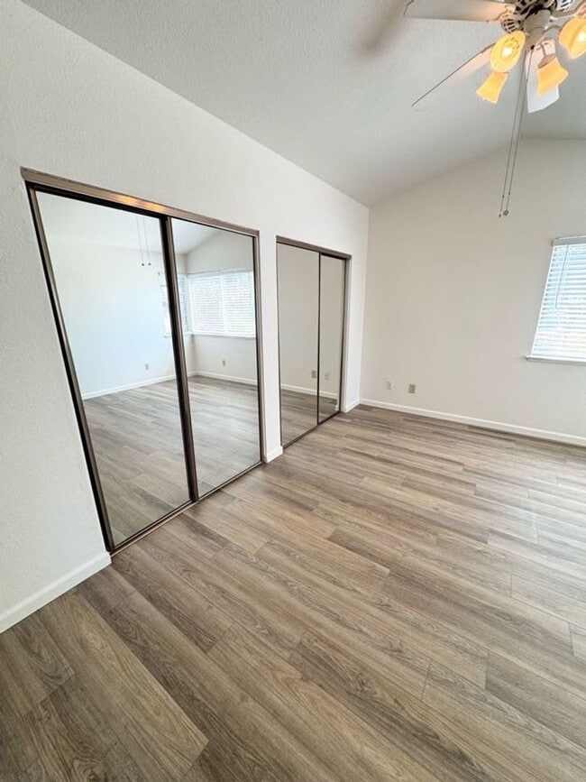 Building Photo - Freshly Painted 3 Bedroom + Loft in Desirable Elk Grove Neighborhood