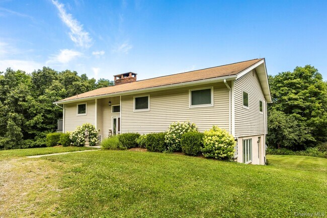 Building Photo - 860 Hunns Lake Rd