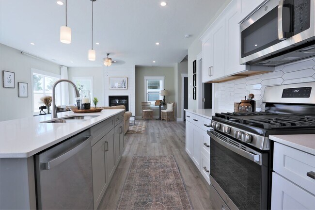 Building Photo - Like New 3BD/2.5BA with 2 Car Garage- $100...