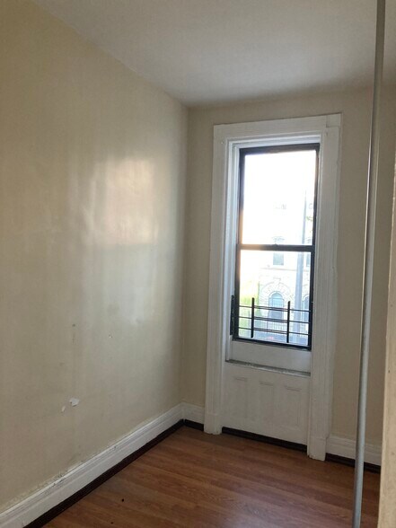 Building Photo - 48 Patchen Ave