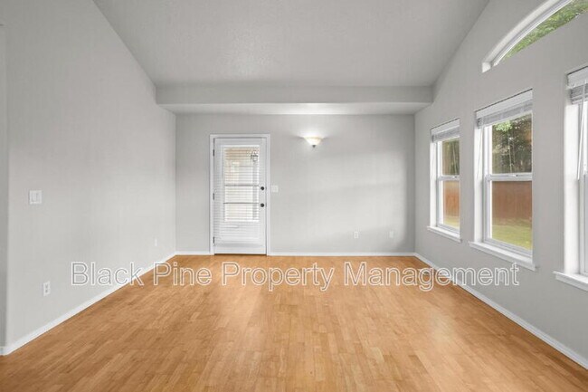 Building Photo - 543 W Bosanka Dr