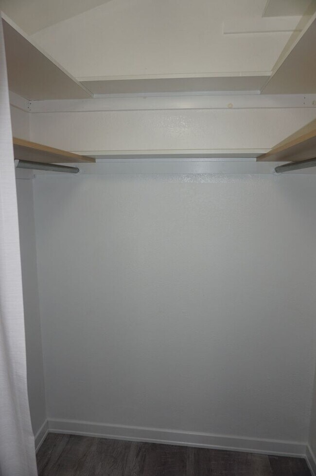 Building Photo - Wonderfully Remodeled 1 Bedroom with Stunn...