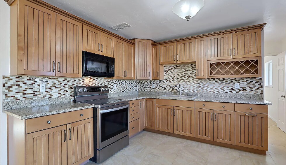 Building Photo - 2110 Thomas Dr
