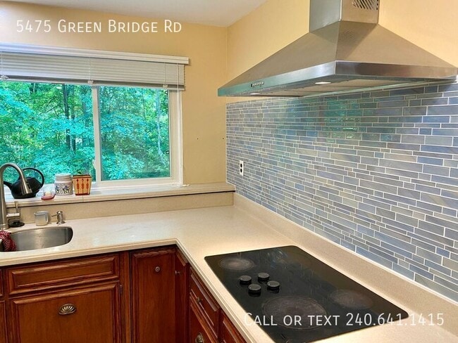 Building Photo - 5475 Green Bridge Rd