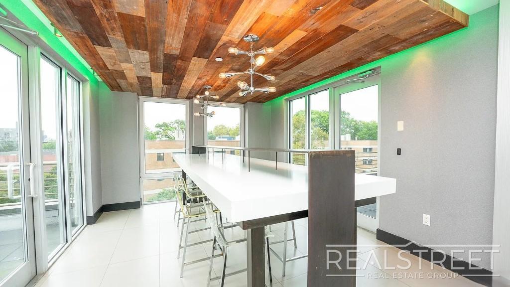 Building Photo - Modern 2 bedroom - Awesome design and architecture.