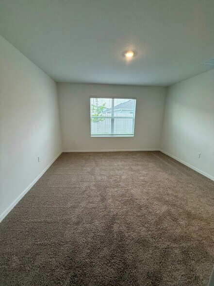 Building Photo - 32447 Weathered Oak Dr