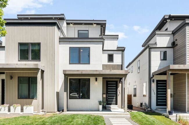 Building Photo - 3BD, 4BA Sunnyside Home With Office and Rooftop Deck
