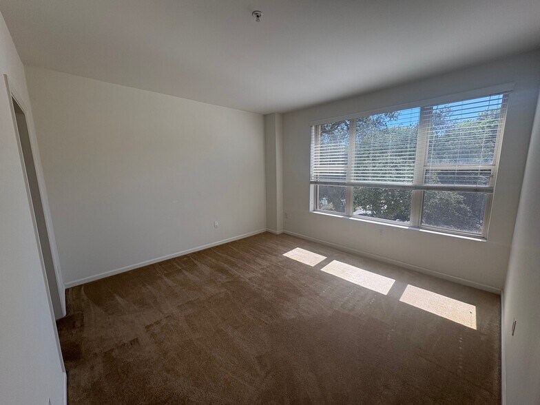 Master Bedroom - 128 N Oak Knoll Ave
