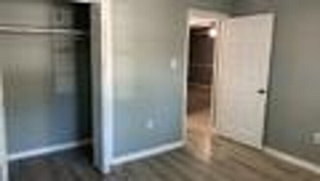 Building Photo - 21 Colony Park Dr