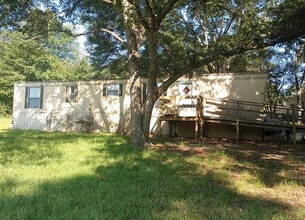 Building Photo - 2 Bedroom 1 Bath