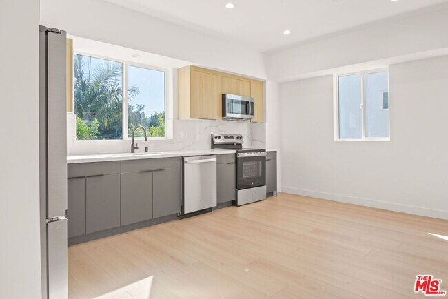 Building Photo - 1707 Burnside Ave