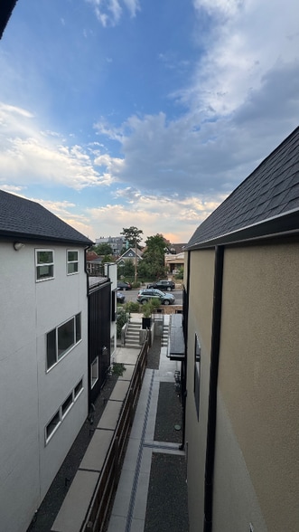 Building Photo - 3433 Lawrence St