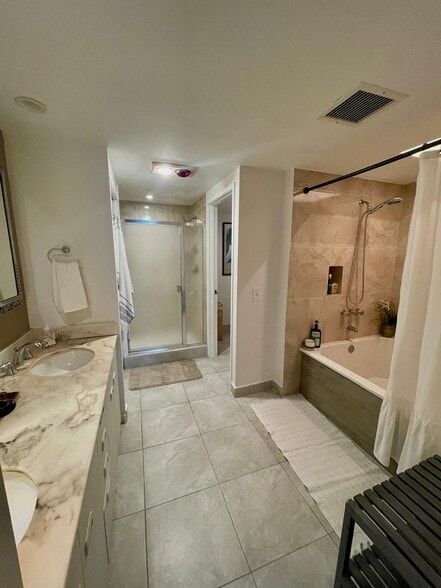 Building Photo - 161 Crandon Blvd