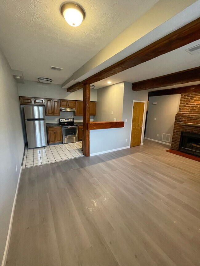 Building Photo - (22) 98-100 Woodruff Avenue