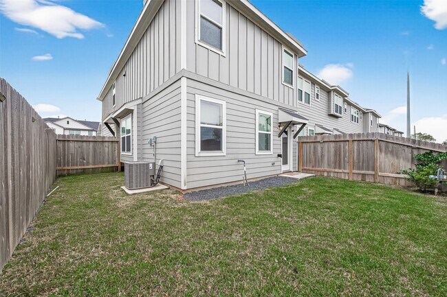 Building Photo - 27926 Western Crk Ct