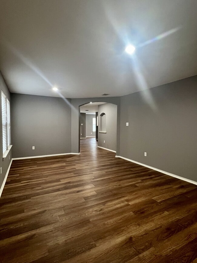 Building Photo - 9411 Rainbow Creek