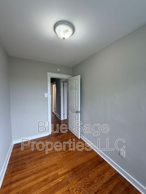 Building Photo - 7030 Greenwood Ave