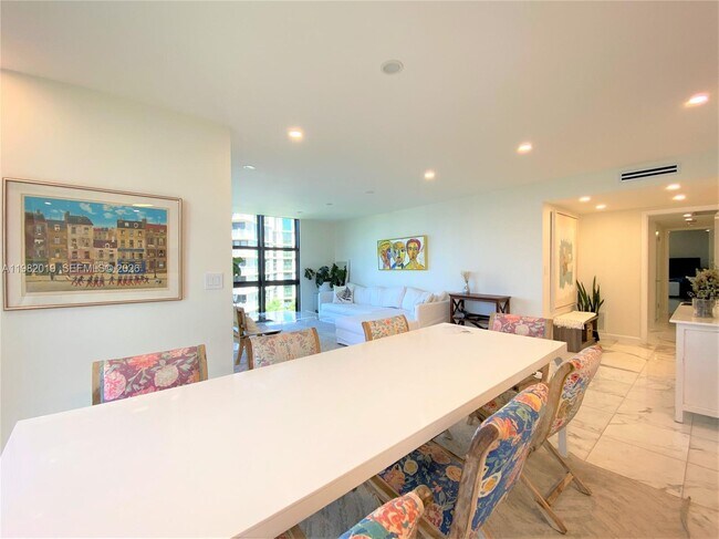 Building Photo - 1121 Crandon Blvd