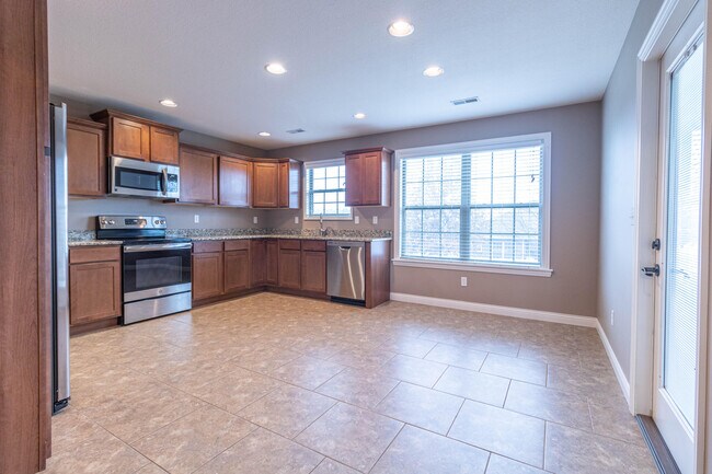 Building Photo - 2705 Iron Gate Dr