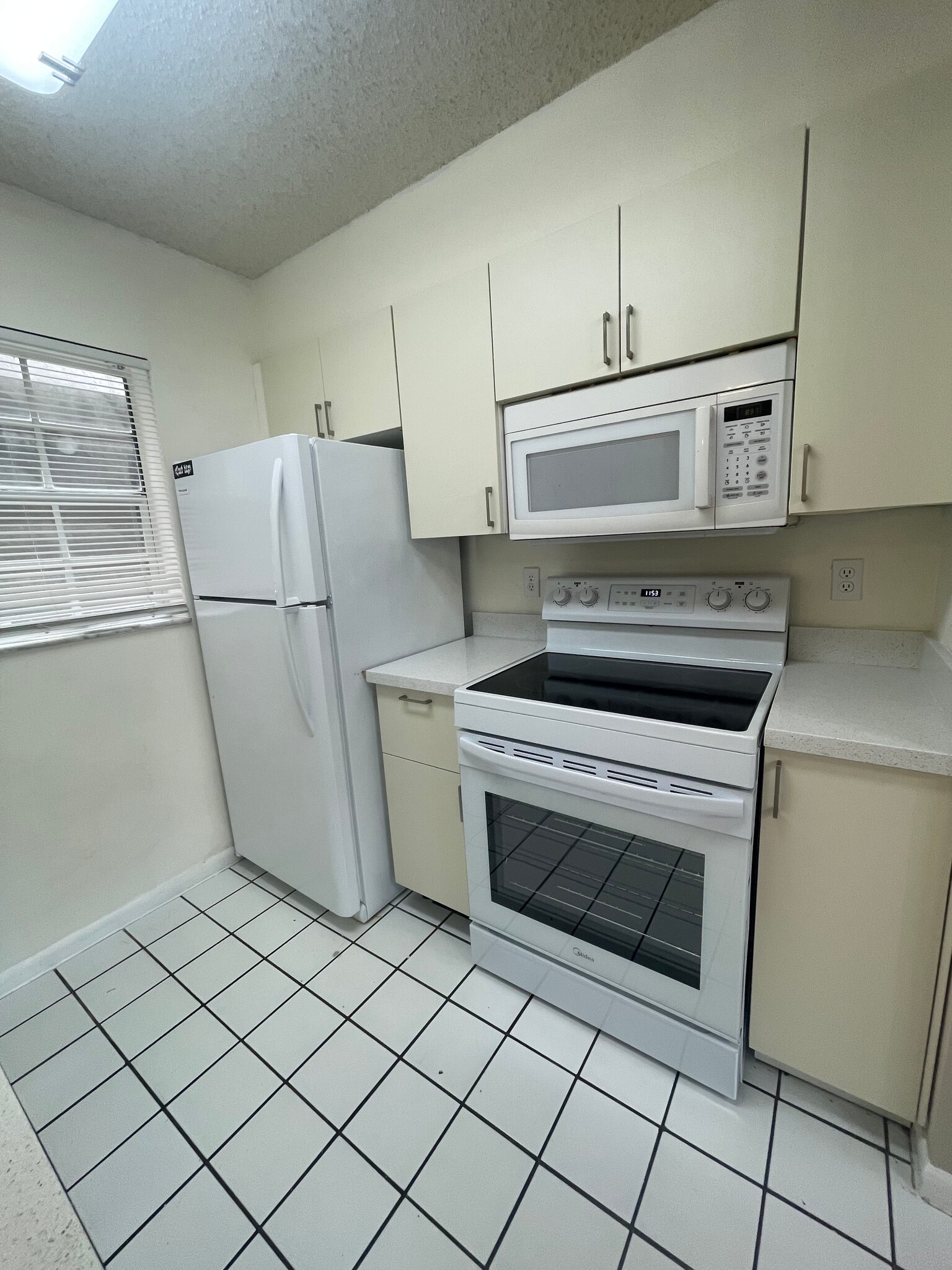Building Photo - 2803 N Oakland Forest Dr