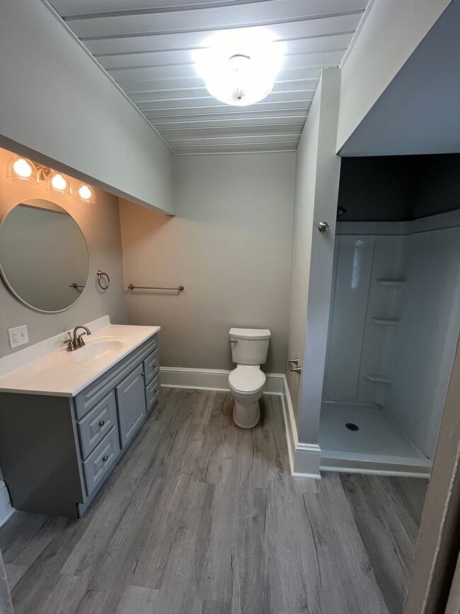 Building Photo - Spacious 3 BR home, Minutes to Medical Cen...
