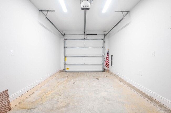 Building Photo - 8702 Doris Ave