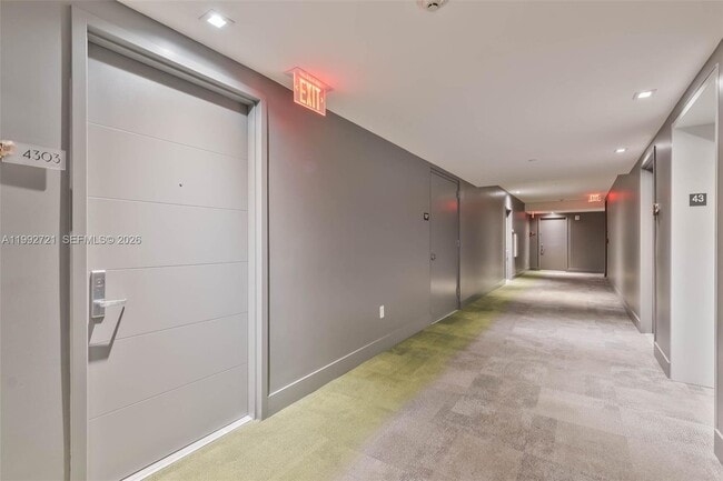 Building Photo - 1010 Brickell Ave