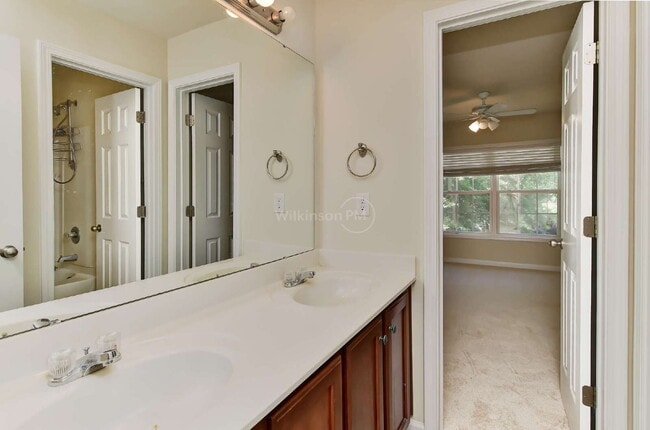 Building Photo - Luxurious 5 Bedroom 3.5 Bathroom for Rent ...