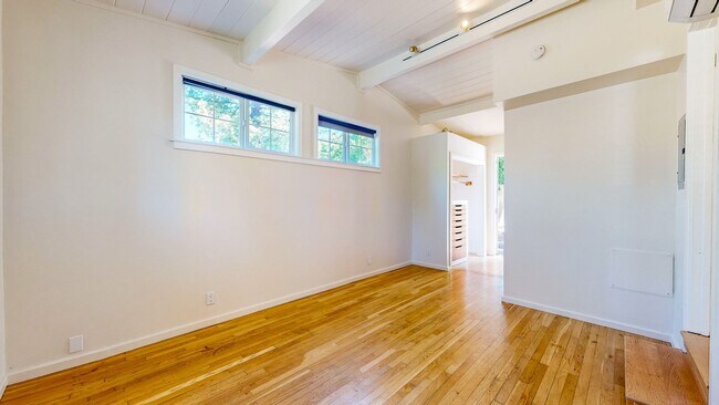Building Photo - Beautiful 2 Bedroom 2 Bathroom Single Fami...