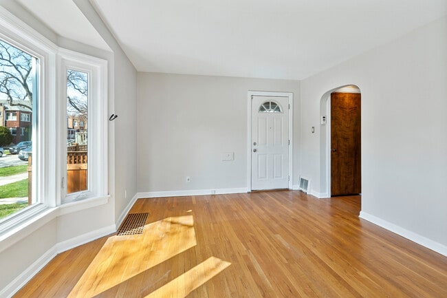 Building Photo - 3423 N Springfield Ave