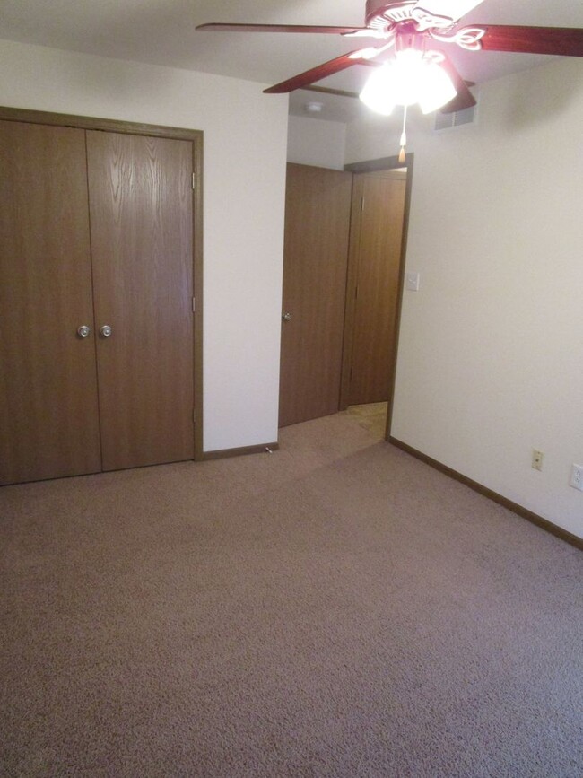 Building Photo - 601-603 Glenstone Dr.