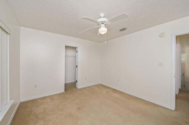 Building Photo - Move in ready Townhome in Fort Walton Beach close to Eglin AFB!